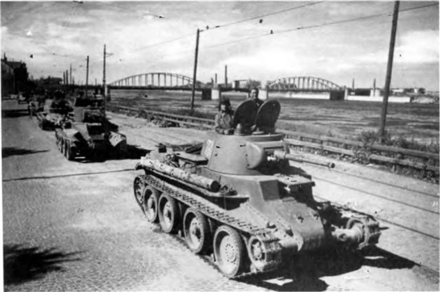 БТ-7,обр. 1937 г. и БТ-5..jpeg